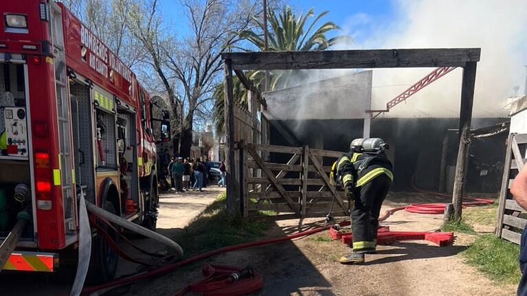 Dos personas en grave estado tras el incendio en una casa en Río Cuarto.