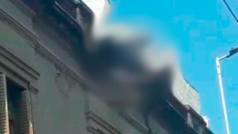 Drama en el centro de Córdoba: una mujer cayó desde un techo tras discutir con su pareja
