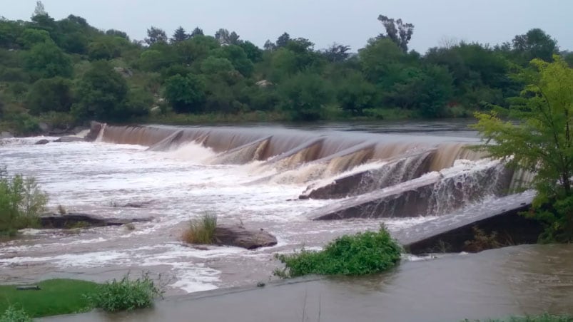 Dramático rescate en el río Cosquín.