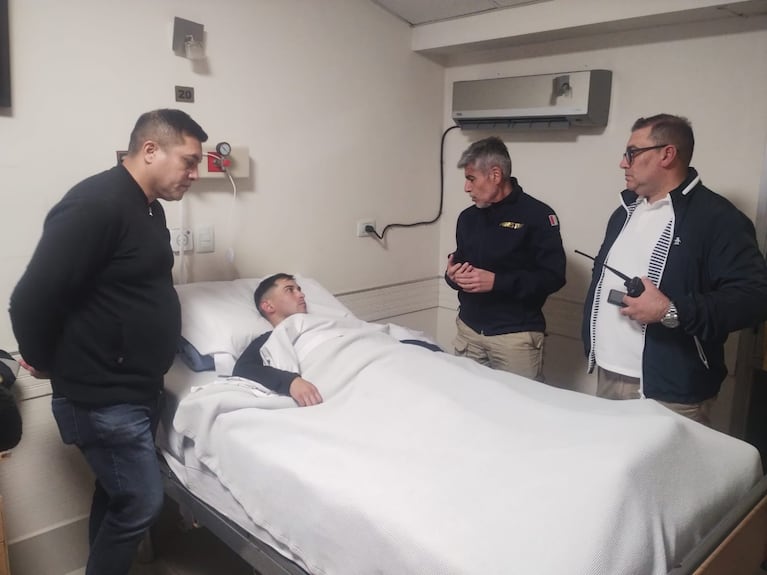 Dramático video: arrastró a un policía de la Caminera para evitar el control de alcoholemia