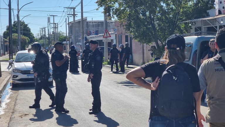 Drogas y armas secuestradas en Colonia Lola.