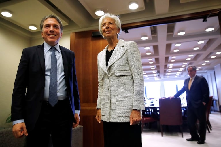 Dujovne y Lagarde, durante una de las reuniones claves por el préstamo.