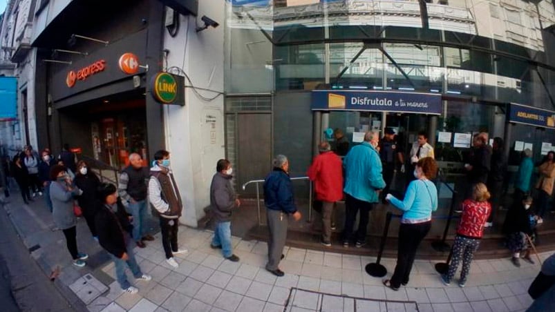 Durante el lunes 13 y el viernes 17 de abril, las entidades bancarias volverán muy lentamente a atender al público.