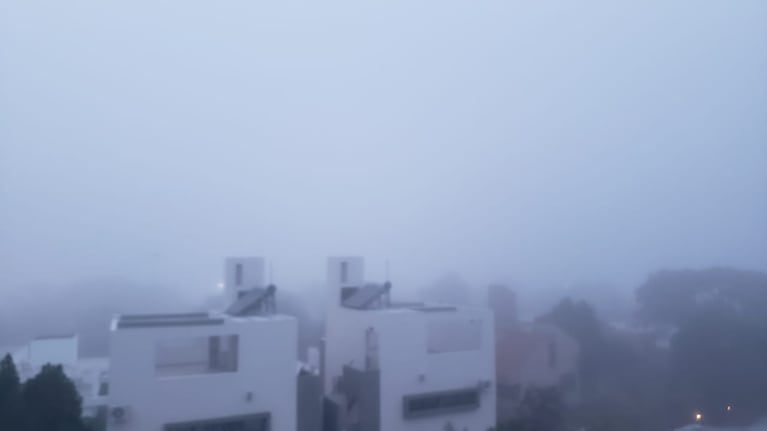 Durante hoy y mañana habrá neblina en la ciudad. 
