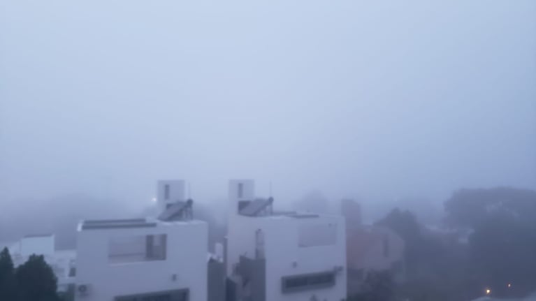 Durante hoy y mañana habrá neblina en la ciudad.