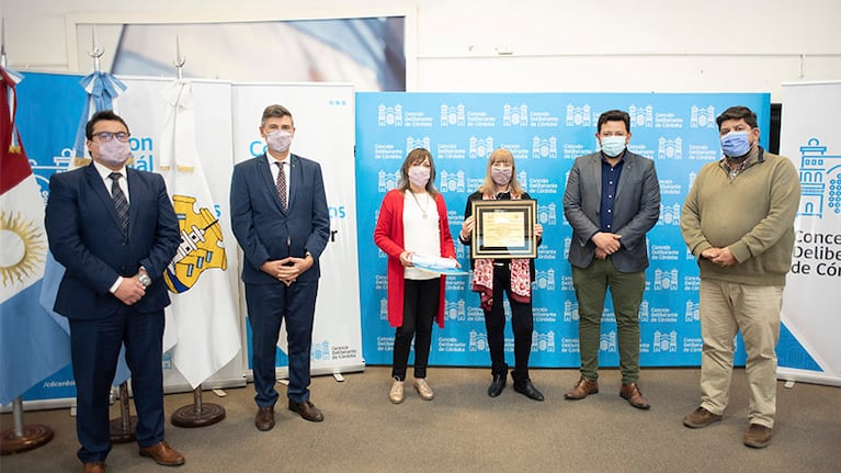 Durante la entrega del reconocimiento a Perla Suez como la primera ciudadana ilustre de Córdoba 2021.