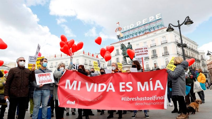 Durante todo el proceso y el debate hubo movilizaciones de ambas posturas en las calles de España.