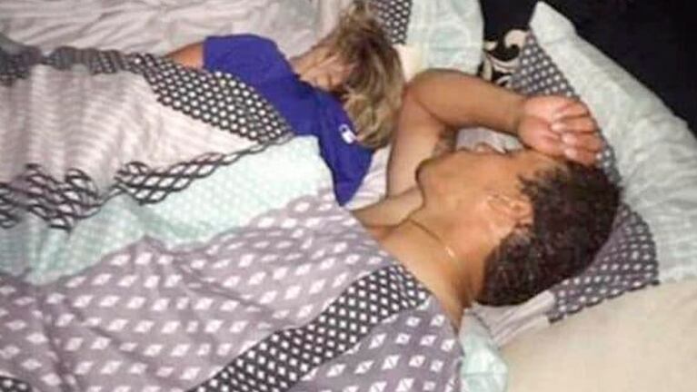 Duston Holloway mostró a su novia infiel durmiendo con "el otro", en su cama.