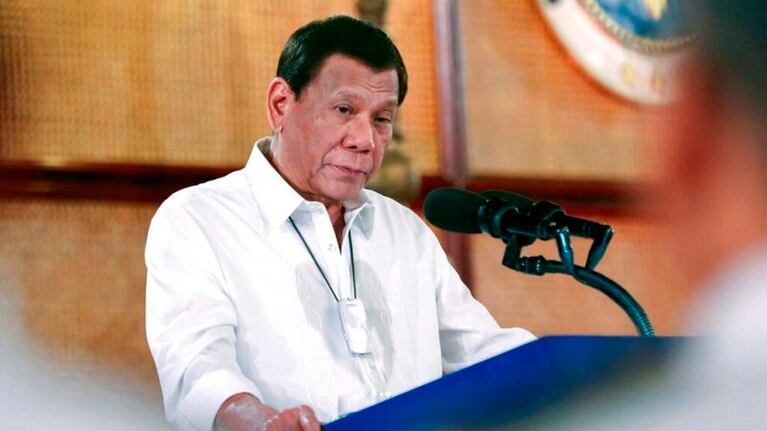 Duterte ordenó a sus fuerzas a fusilar a quienes no cumplan la cuarentena.