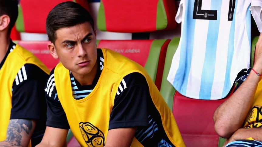 Dybala, afuera.