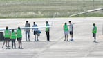 Dybala con Messi y Di María en el aeropuerto de Rosario.