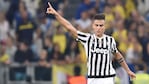 Dybala gambetea a medio mundo en Italia.