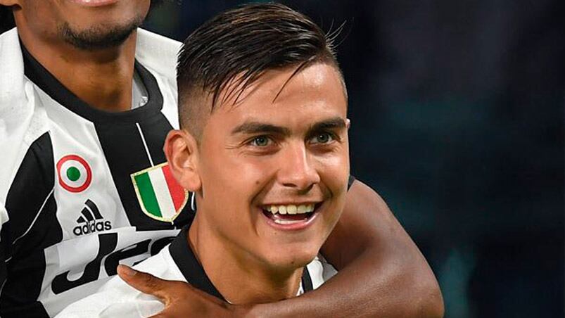 Dybala intenta dar felicidad aún cuando no juega.