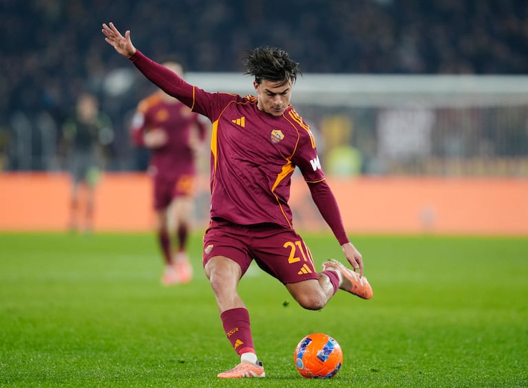 Dybala, otra vez fuera de las canchas. REUTERS/Matteo Ciambelli