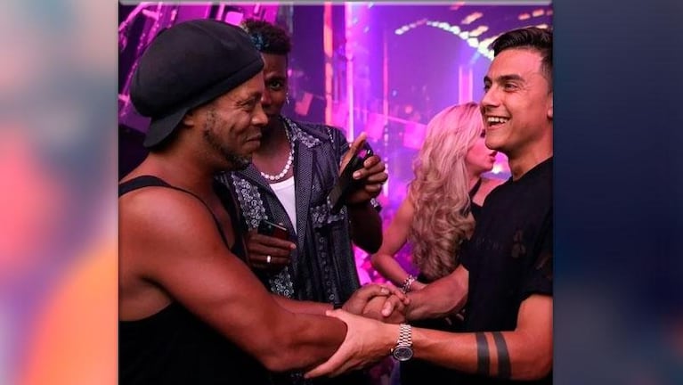 Dybala se cruzó con Ronaldinho: las fotos de la lujosa fiesta que compartieron