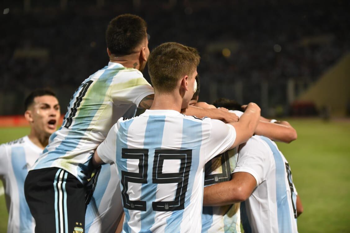 Dybala y compañía deleitaron al público en Córdoba. Foto: Lucio Casalla / ElDoce.tv