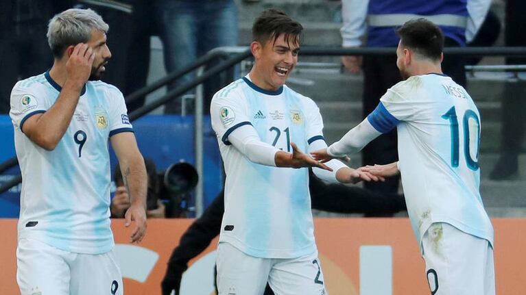 Dybala y Messi, una dupla que Scaloni quiere afianzar.