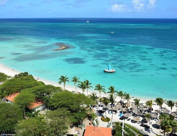 Eagle Beach, en la paradisíaca Aruba, logró el tercer puesto.