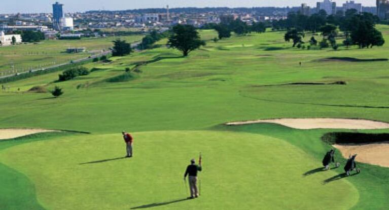 Echaron a Boudou de un golf