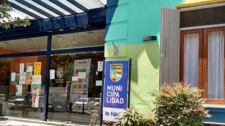 Echaron a un municipal de La Falda por robarse fondos públicos.