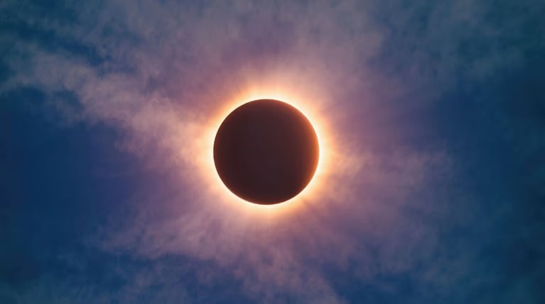 Eclipse solar total: por qué no puede verse en Argentina y cómo seguirlo en vivo