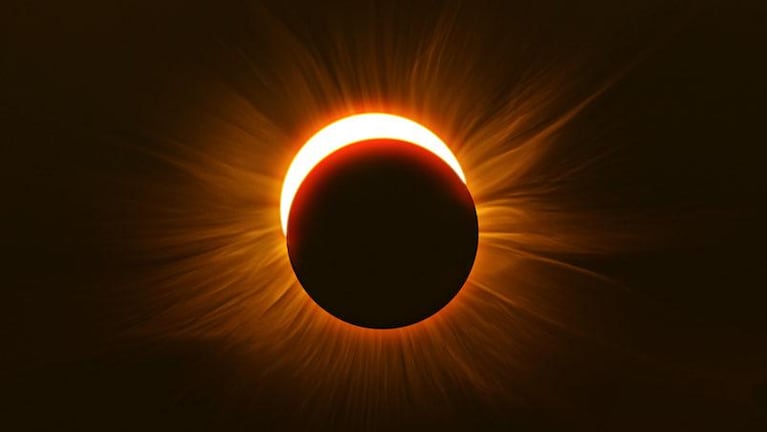 Eclipses: cómo y cuándo se dará el doble fenómeno que hace siglos no se ve en Argentina