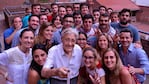 Eduardo "Pocho" Angeloz festeja junto a los jóvenes la elección de los radicales