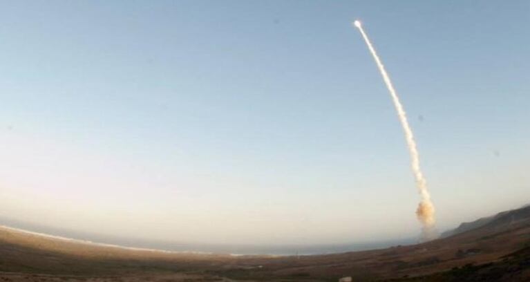 EEUU probó un misil capaz de destruir Pyongyang