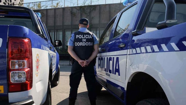 Efectivos de la Policía de Córdoba, otra vez envueltos en un caso de maltrato.