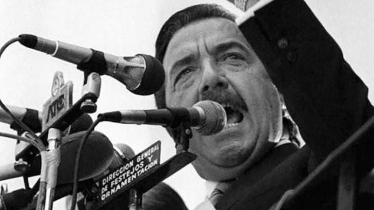 El 10 de diciembre, desde el balcón del Cabildo, Alfonsín habló como presidente por primera vez.