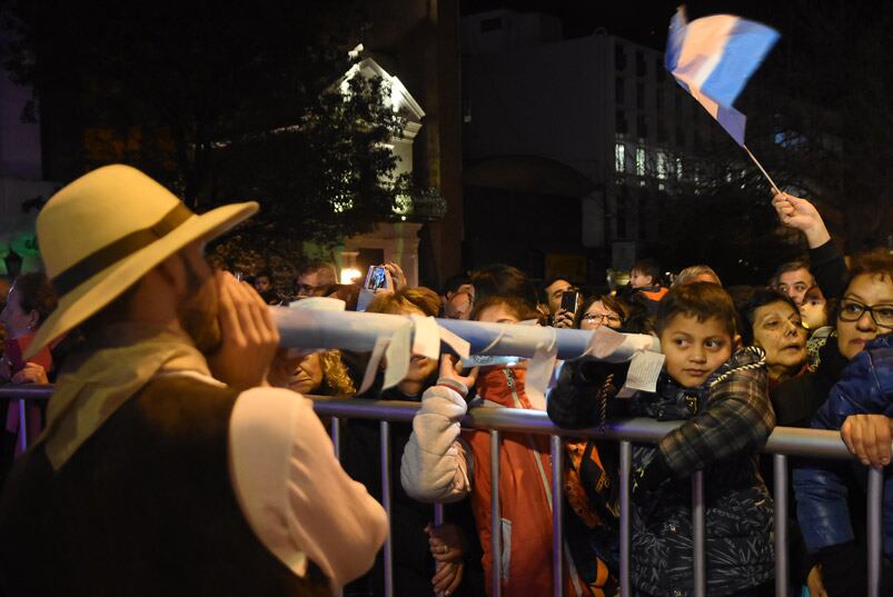 El 25 de mayo fue recibido con el cambio de guardia y un show del Chaqueño Palavecino. Foto: Maxi López / ElDoce.tv.