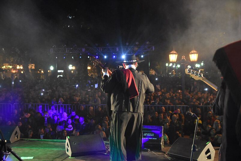 El 25 de mayo fue recibido con el cambio de guardia y un show del Chaqueño Palavecino. Foto: Maxi López / ElDoce.tv.