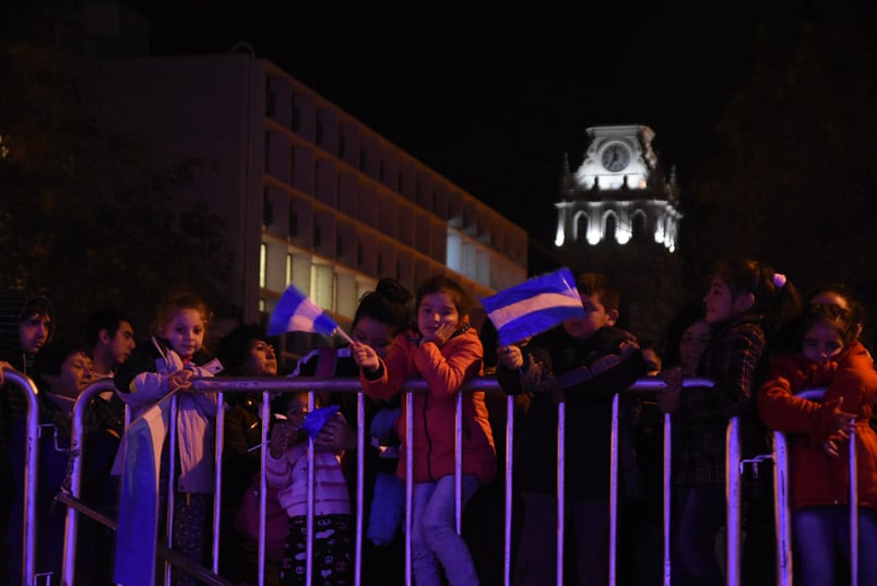 El 25 de mayo fue recibido con el cambio de guardia y un show del Chaqueño Palavecino. Foto: Maxi López / ElDoce.tv.