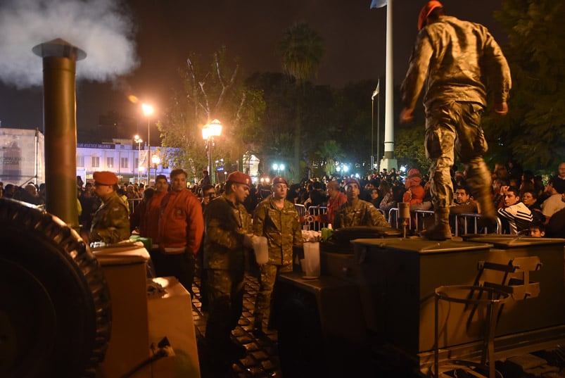 El 25 de mayo fue recibido con el cambio de guardia y un show del Chaqueño Palavecino. Foto: Maxi López / ElDoce.tv.