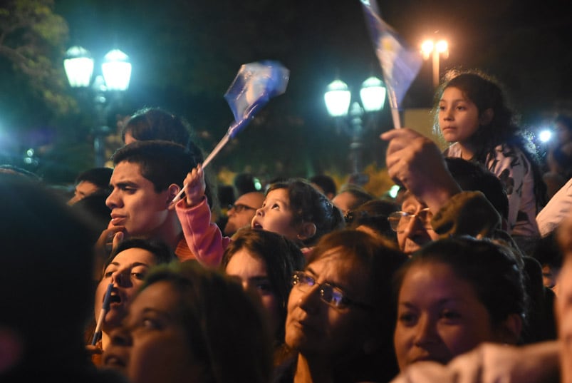 El 25 de mayo fue recibido con el cambio de guardia y un show del Chaqueño Palavecino. Foto: Maxi López / ElDoce.tv.