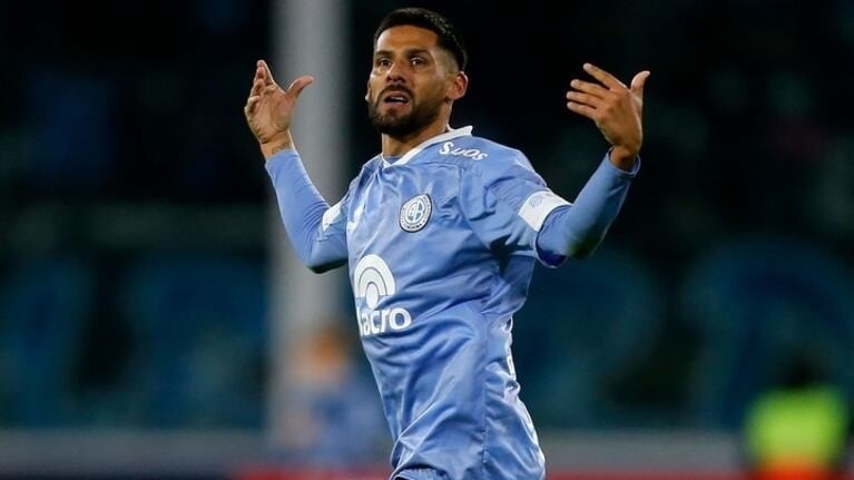 El "9" debutó y convirtió 3 goles en seis minutos