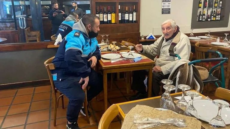 El abuelo de 99 años engañó a su familia para irse a comer solo a un restaurante.