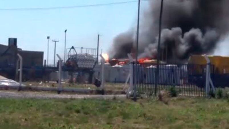 El acceso a la localidad estuvo cerrado mientras trabajaban bomberos y policías.