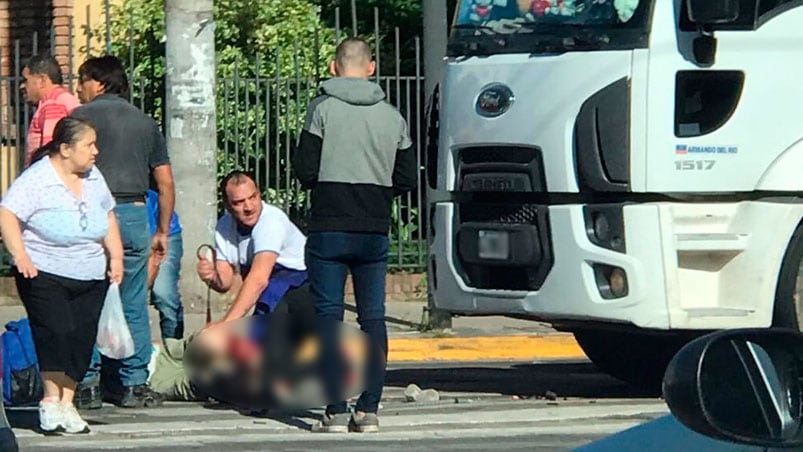 El accidente conmocionó a los comerciantes y vecinos de la zona.