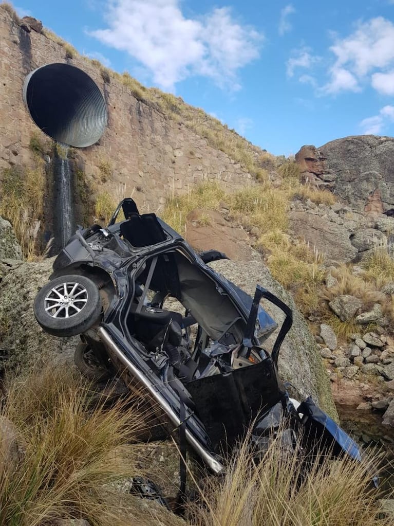 El accidente en las Altas Cumbres desde el drone: así trepó casi 100 metros para salvar a su familia