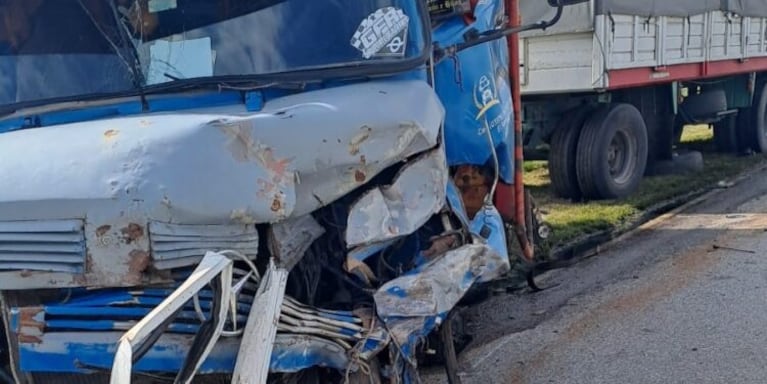 El accidente fue frontal y se registró un fallecimiento.