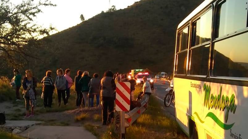 El accidente fue un solo un susto pero la mujer pasó un momento de desesperación.