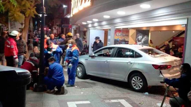 El accidente ocurrió a las salida de la obra Dos Locas de Remate.