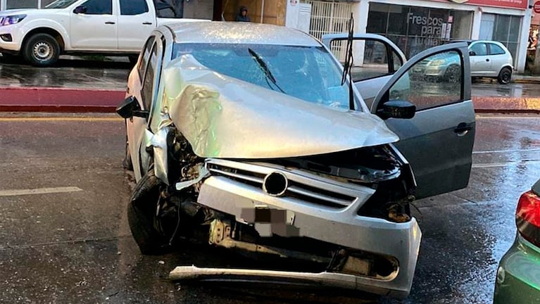 El accidente ocurrió bajo la lluvia en plena avenida Colón.