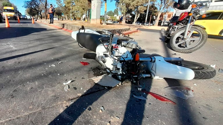 El accidente ocurrió en avenida Vélez Sarsfield. Foto: Pablo Olivarez / El Doce. 