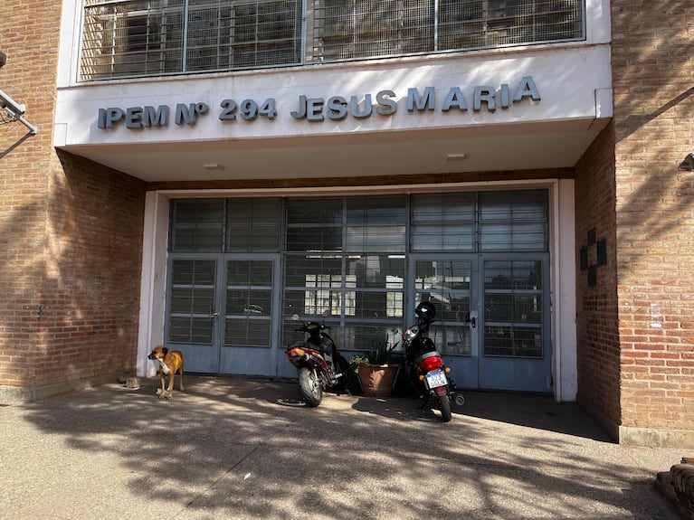 El accidente ocurrió en el patio del Ipem 294 de Jesús María.