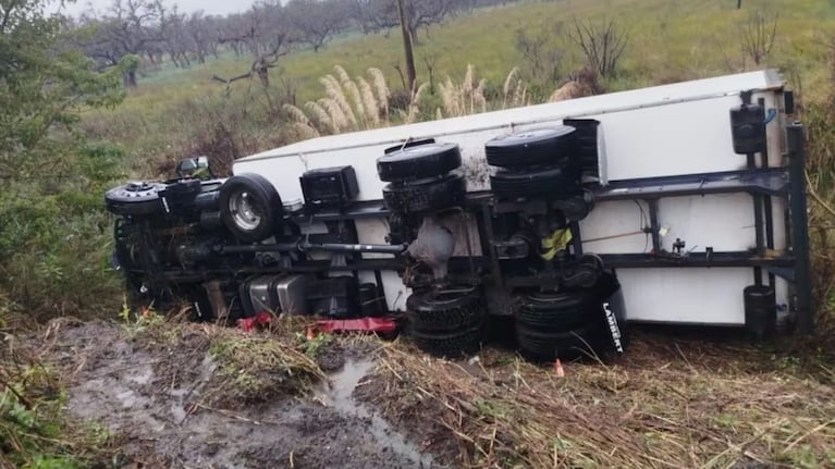 El accidente ocurrió en medio de intensas lluvias.