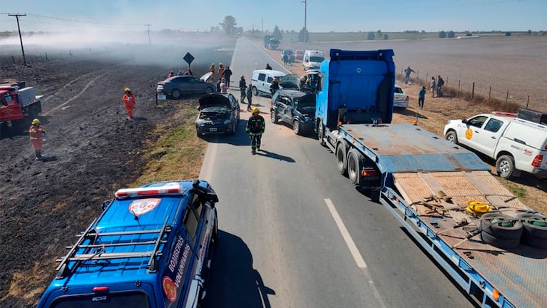 El accidente ocurrió mientras bomberos combatían un incendio en el lugar.