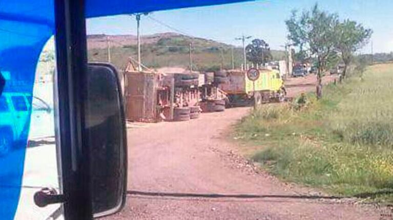 El acoplado aplastó al conductor.