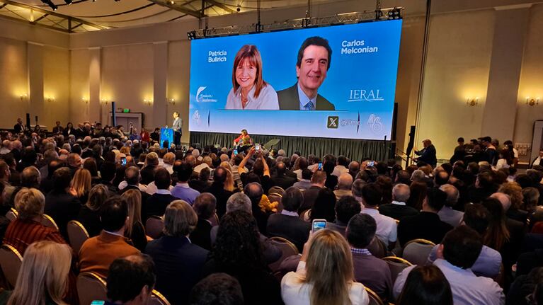 El acto se desarrolla en la Fundación Mediterránea.